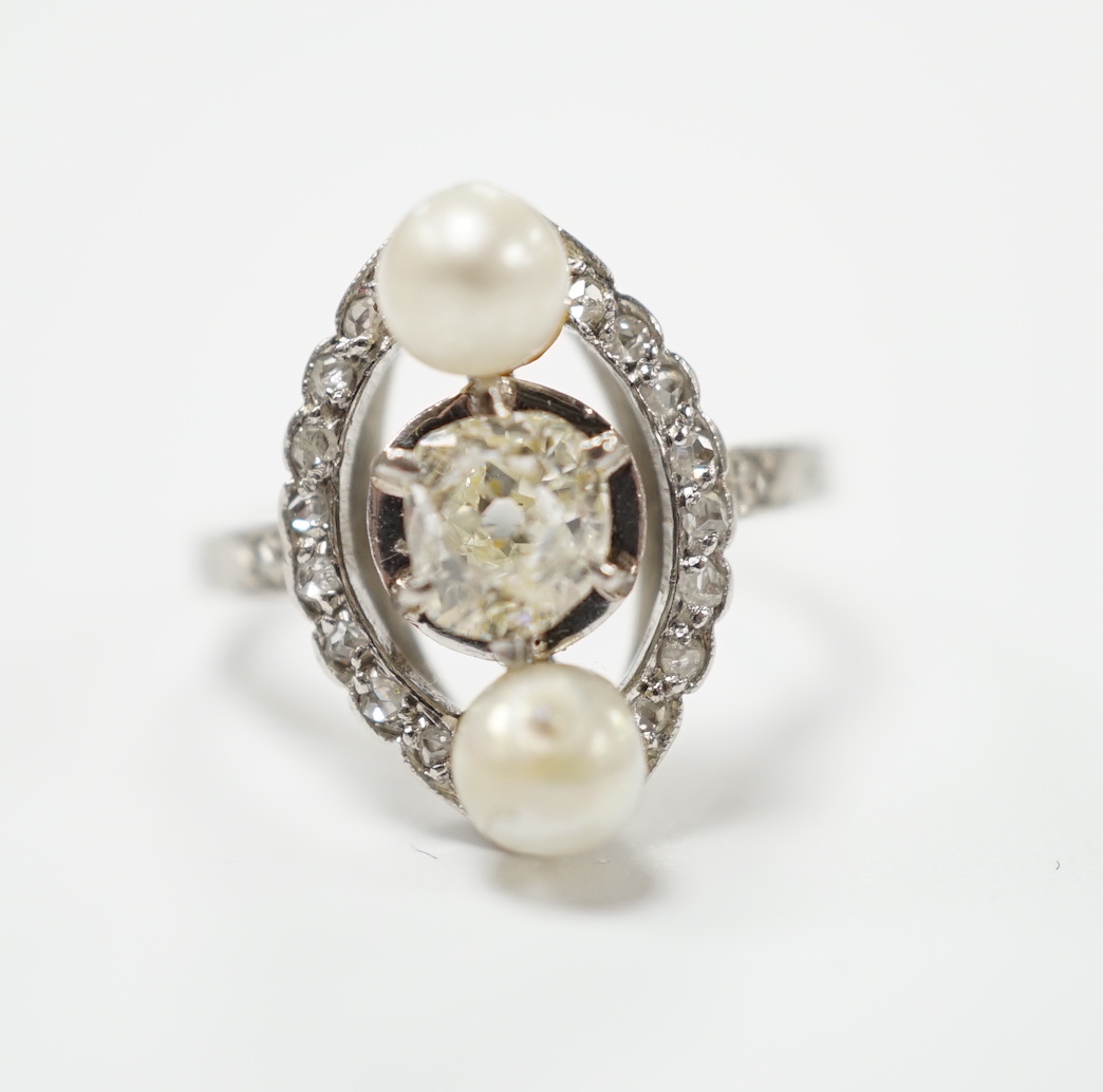A white metal single stone diamond and two stone cultured pearl set elliptical shaped ring, size F, gross weight 4.3 grams.